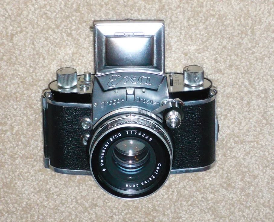  Single-lens reflex camera